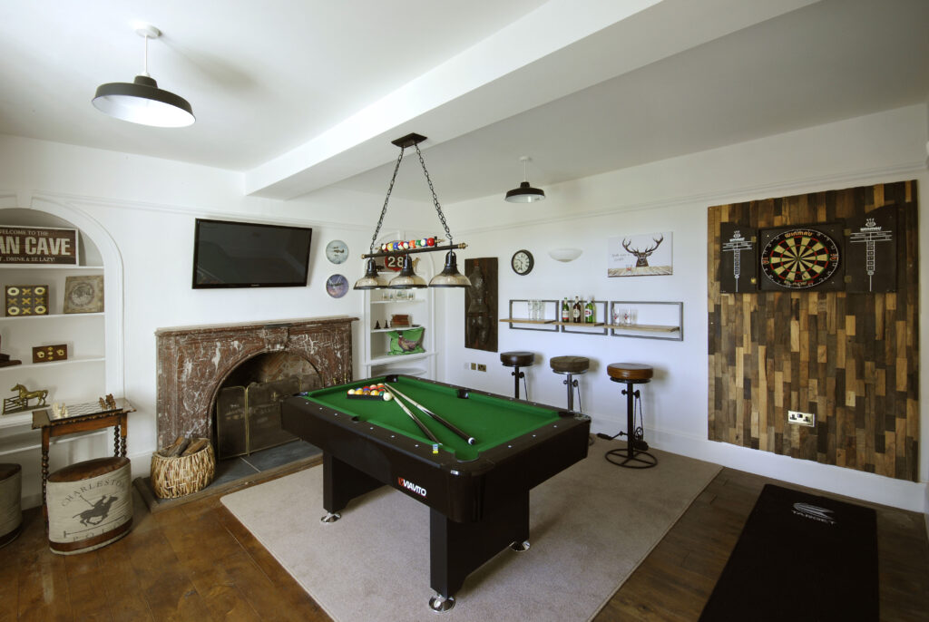 Luxury Holiday Home Games Room hot tub holiday Warwickshire Staycation & Midland Staycation